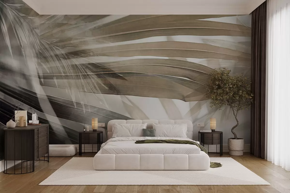 Fotobehang Palmbladeren met een lichtbruine tint, die elkaar overlappen en een gelaagd effect creëren, tegen een zachte, neutrale achtergrond w09256