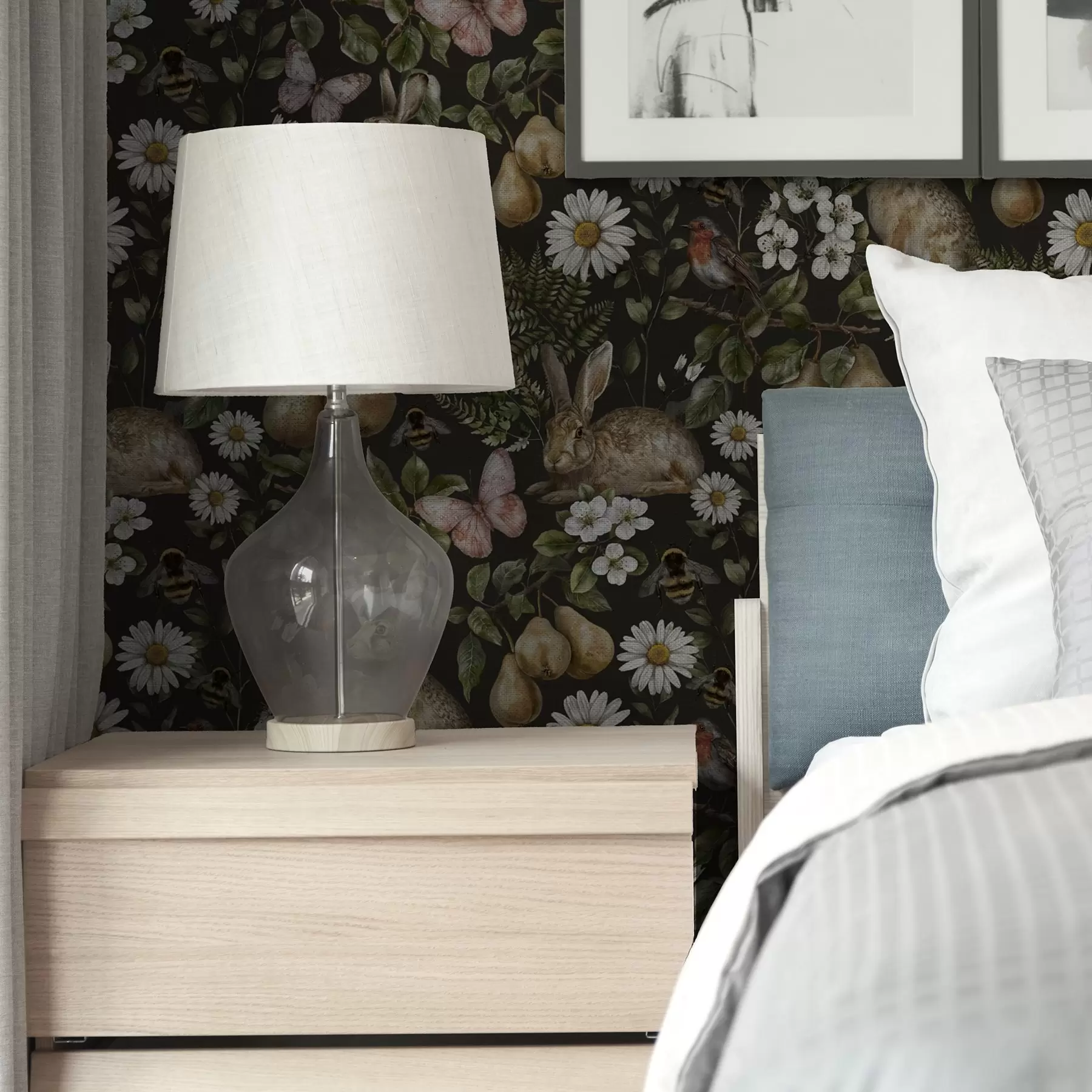 Papier peint photo Lapins, poires, fleurs et insectes réalistes sur fond sombre a00401