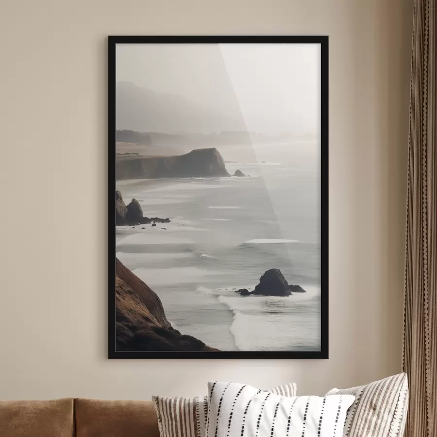 Fotobehang Rotsachtige kliffen en zeekust, golven die op de kust beuken, landschap met een stemmige sfeer, aardetinten f45194