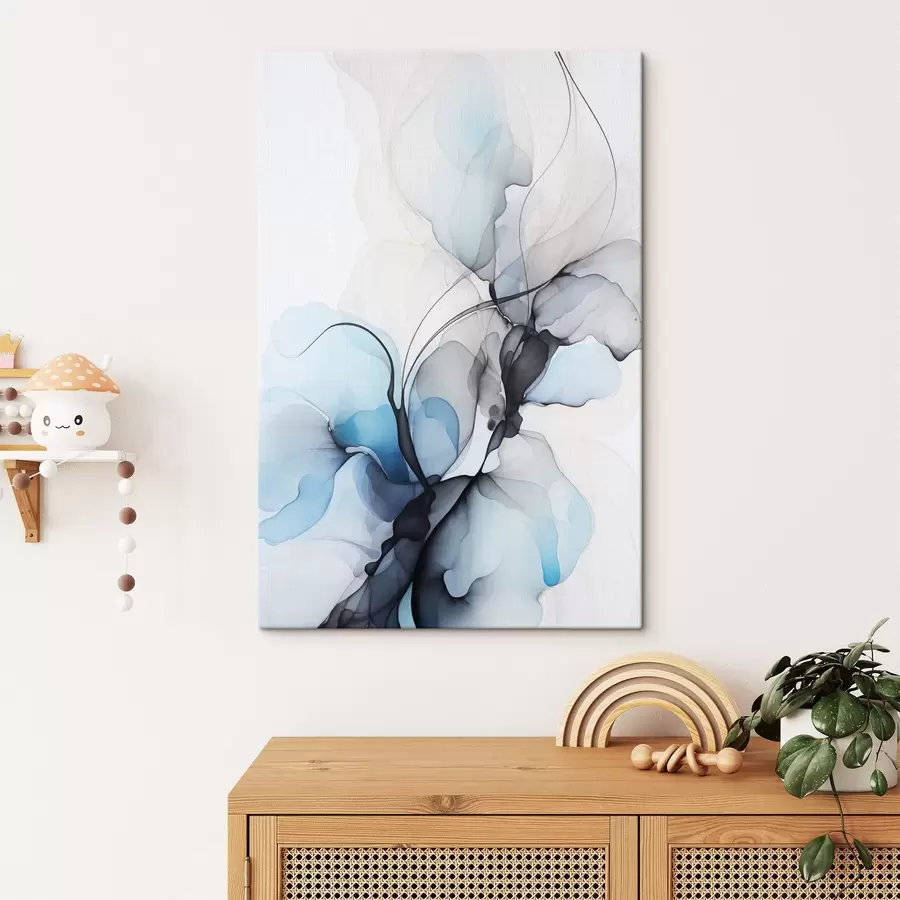  Schilderijen Abstracte compositie met vloeiende lijnen en doorschijnende bloemblaadjes in blauwwitte en beige tinten, imitatie van alcoholinkt s45177