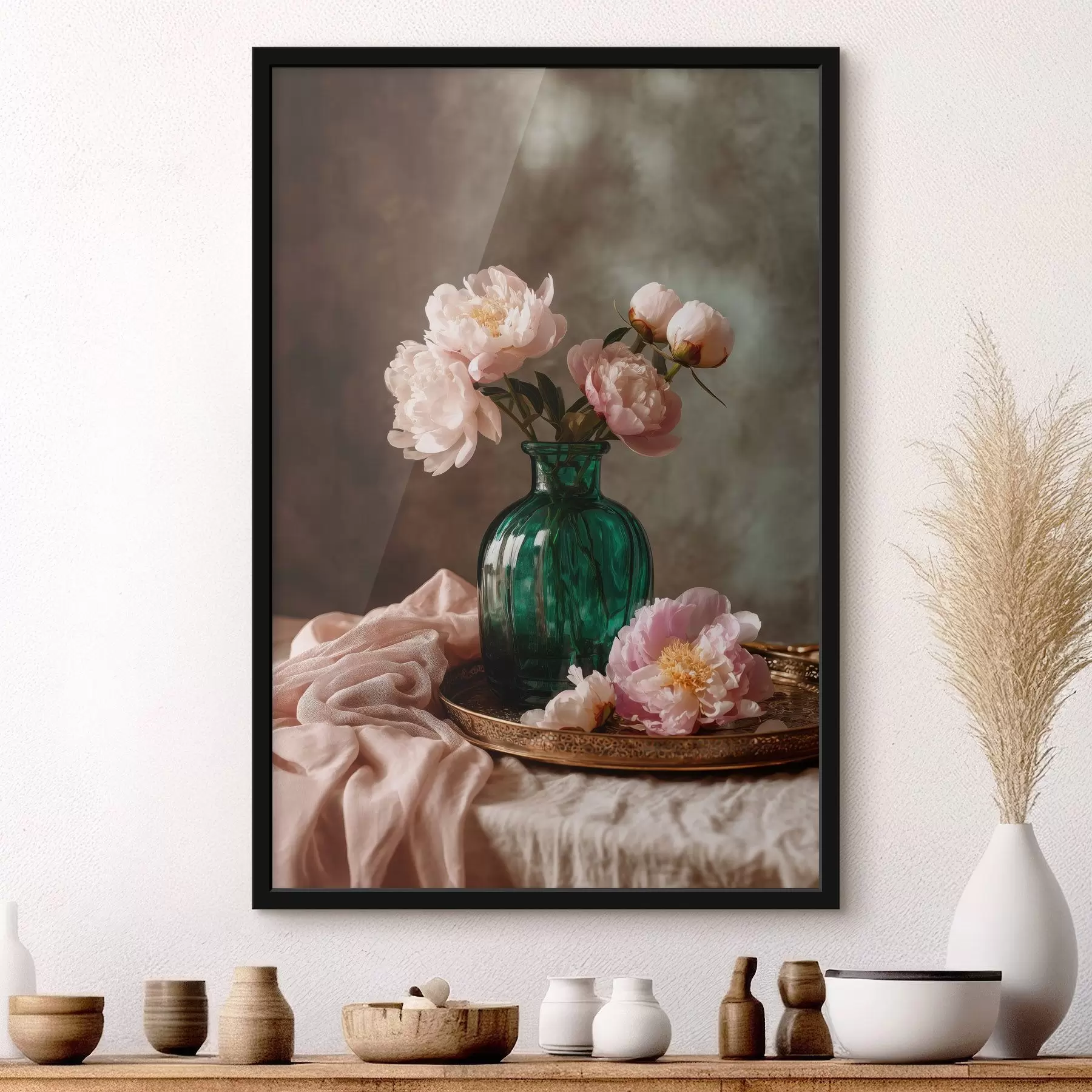 Fotobehang Delicate roze pioenrozen in een smaragdgroene vaas f45261