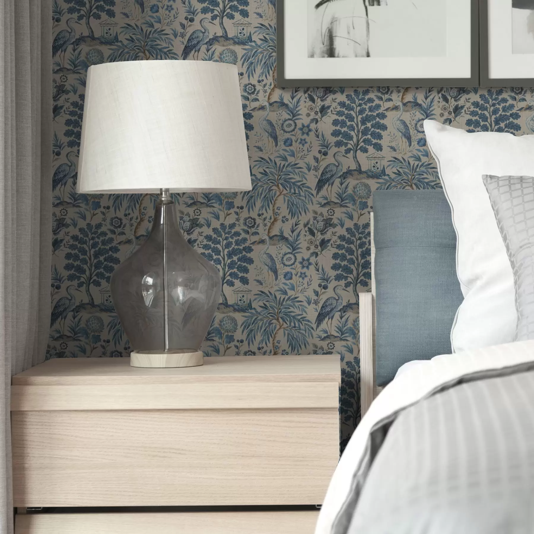 Fotobehang Toile de Jouy stijl met blauwe vogels en tropische bomen a00382