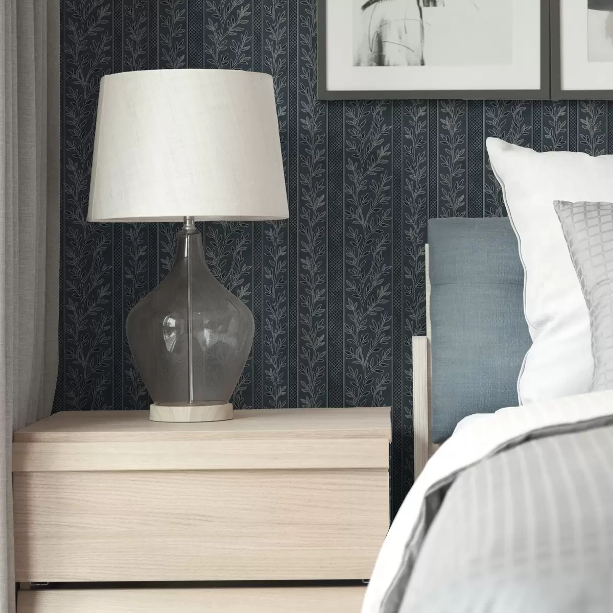 Papier peint Motif rayé avec des brindilles sur fond bleu a00425