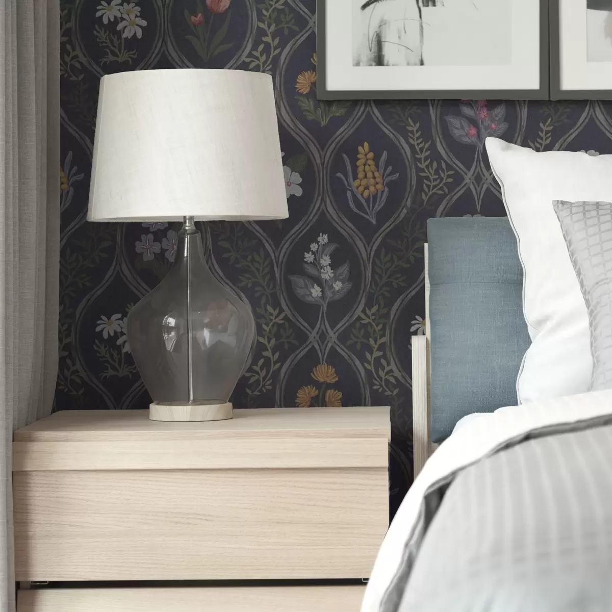 Behang Donker vintage frame met kleurrijke tuinbloemen a00454