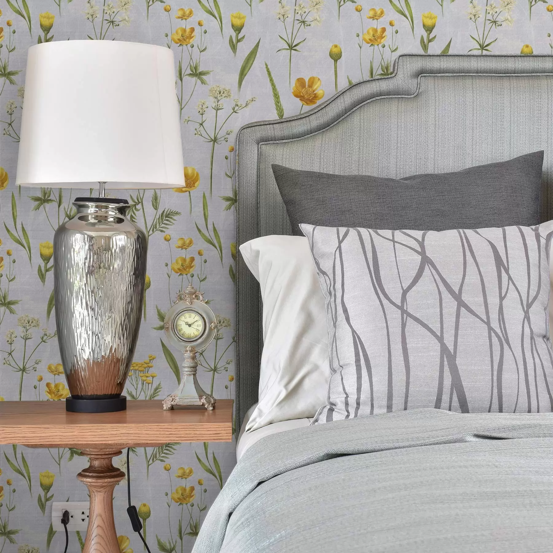 Papier peint photo Fleurs jaunes et verdure sur fond gris clair a00472