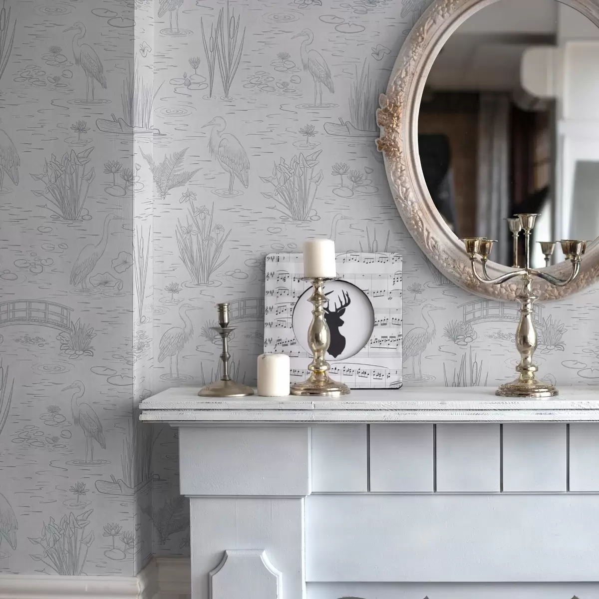 Papier peint Dessin de hérons et de plantes aquatiques dans des tons gris calmes a00479