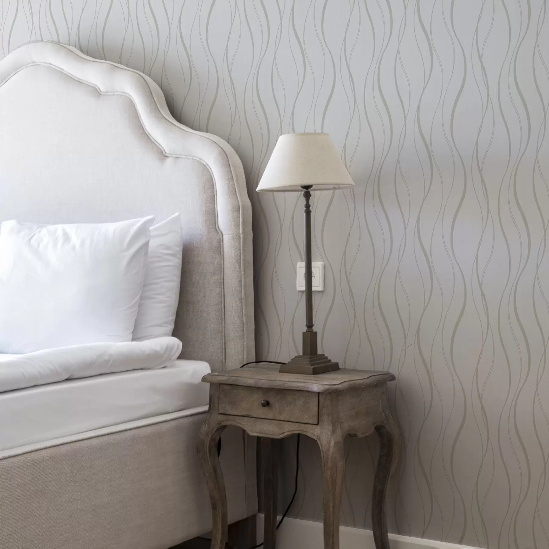 Fotobehang Abstracte golvende beige lijnen op een witte achtergrond a00480