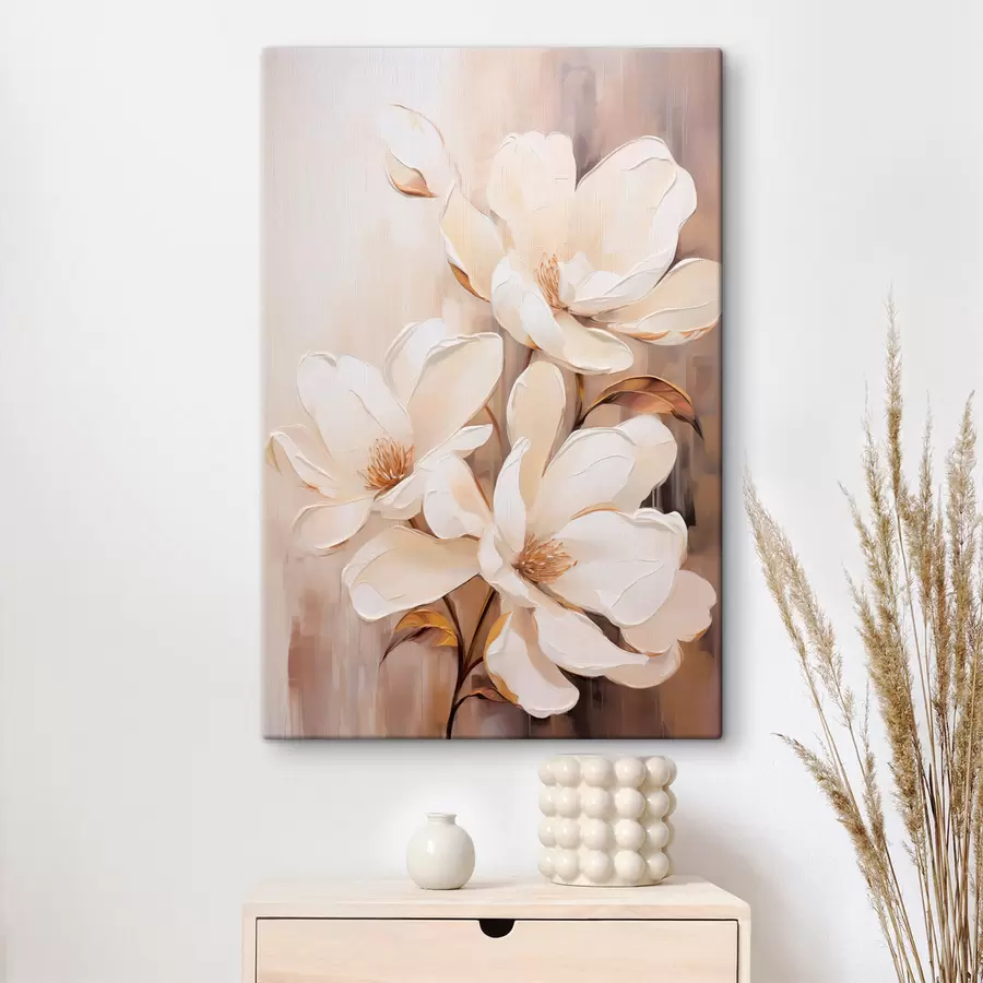  Schilderijen Witte magnolia bloemen tegen een zachte, onscherpe achtergrond van beige en bruine tinten, elegante bloemencompositie s45571