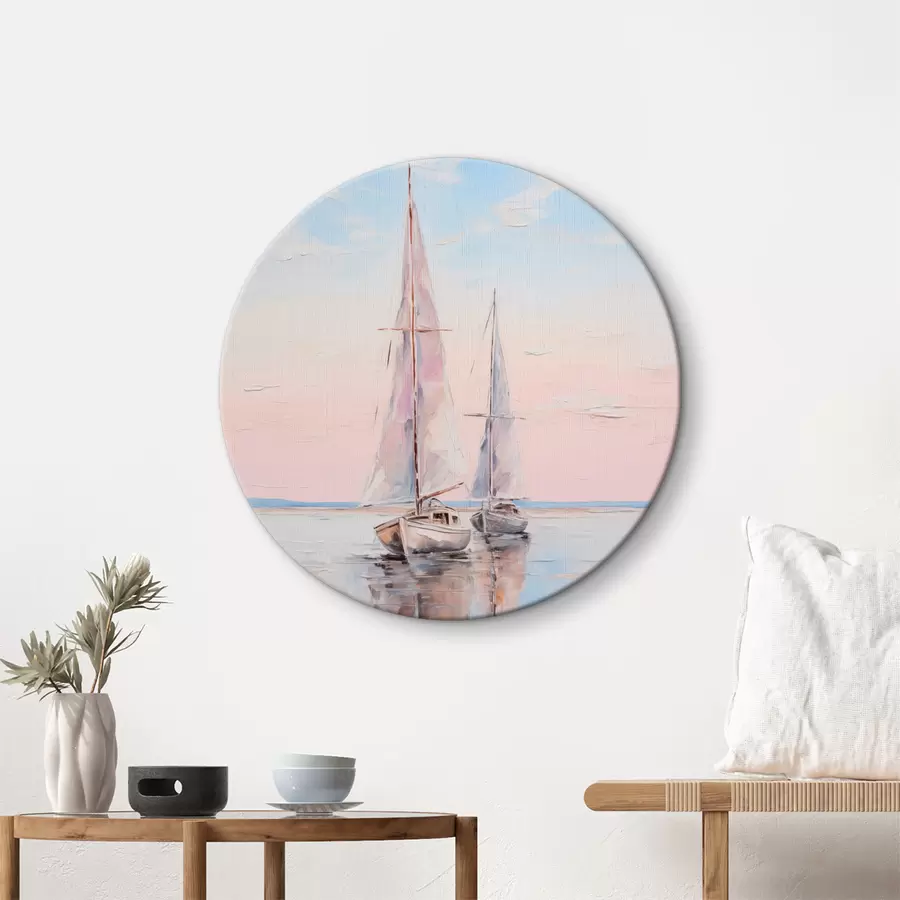  Peintures Voiliers aux voiles roses flottant sur une mer calme, reflets des bateaux dans l'eau, couleurs douces et pastel r45558