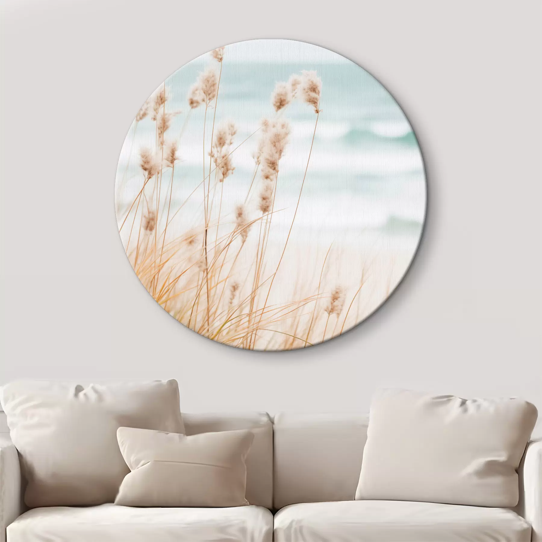  Schilderijen Hoog gras met pluizige zaadhoofden, zandstrand en oceaangolven op de achtergrond, zacht en gedempt kleurenpalet r45561