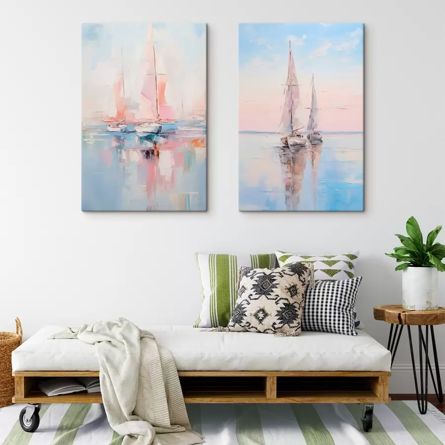  Peintures Voiliers aux voiles roses flottant sur une mer calme, reflets des bateaux dans l'eau, couleurs douces et pastel m00648