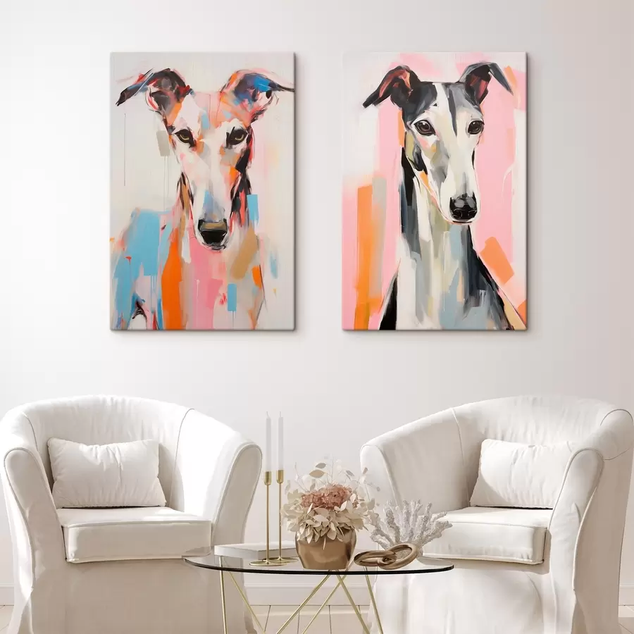  Peintures Un chien lévrier, peint avec des couleurs vives comme l'orange, le rose et le bleu, sur un fond blanc uni m00652