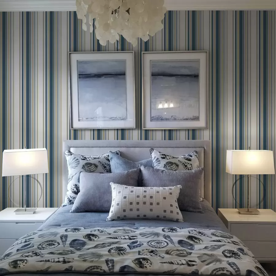 Fotobehang Contrasterende blauwe en gele strepen op een witte achtergrond a00566