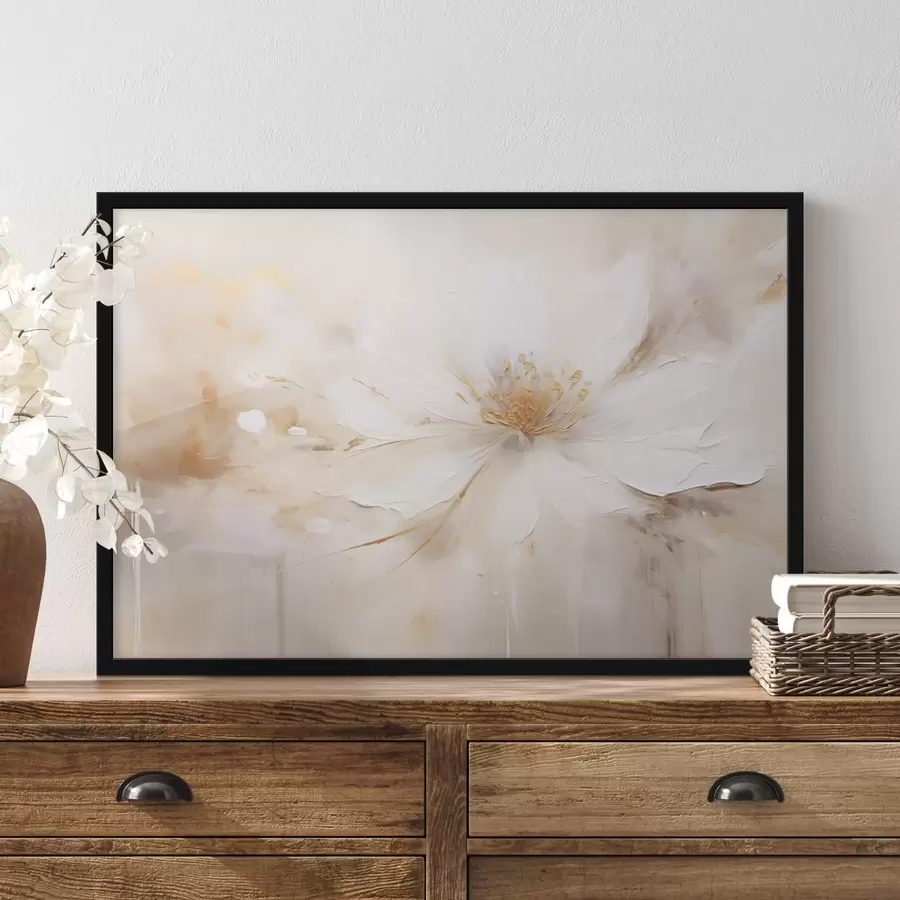 Fotobehang Een lichte bloem met een geeloranje hart f45802