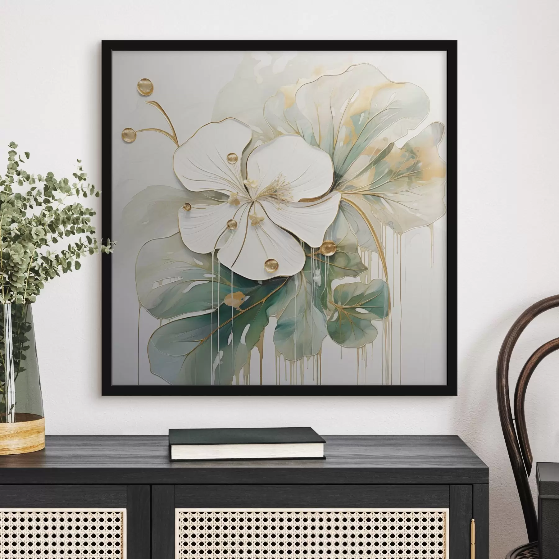 Fotobehang Een witte bloem met geeloranje details en groene bladeren f45815