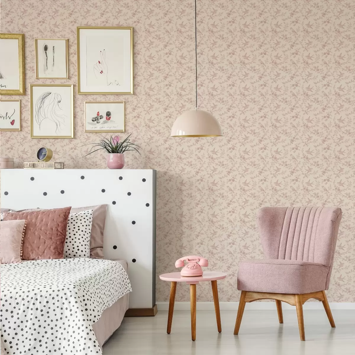 Papier peint Oiseaux et roses, motif vintage sur fond rose poudré a00587