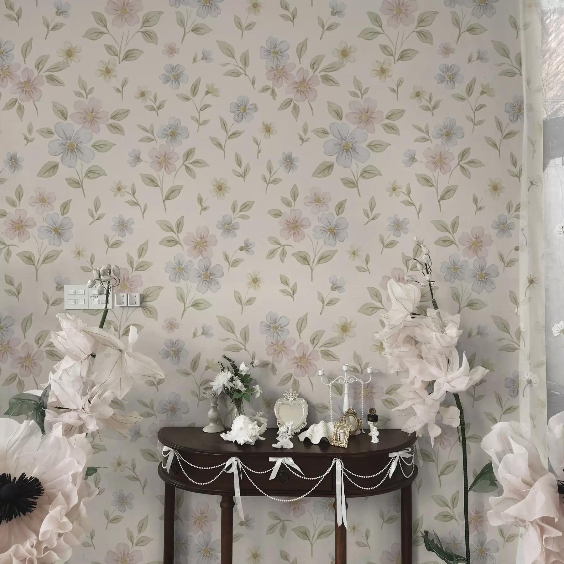 Fotobehang Pastelkleurige weidebloemen op een crèmekleurige achtergrond a00596