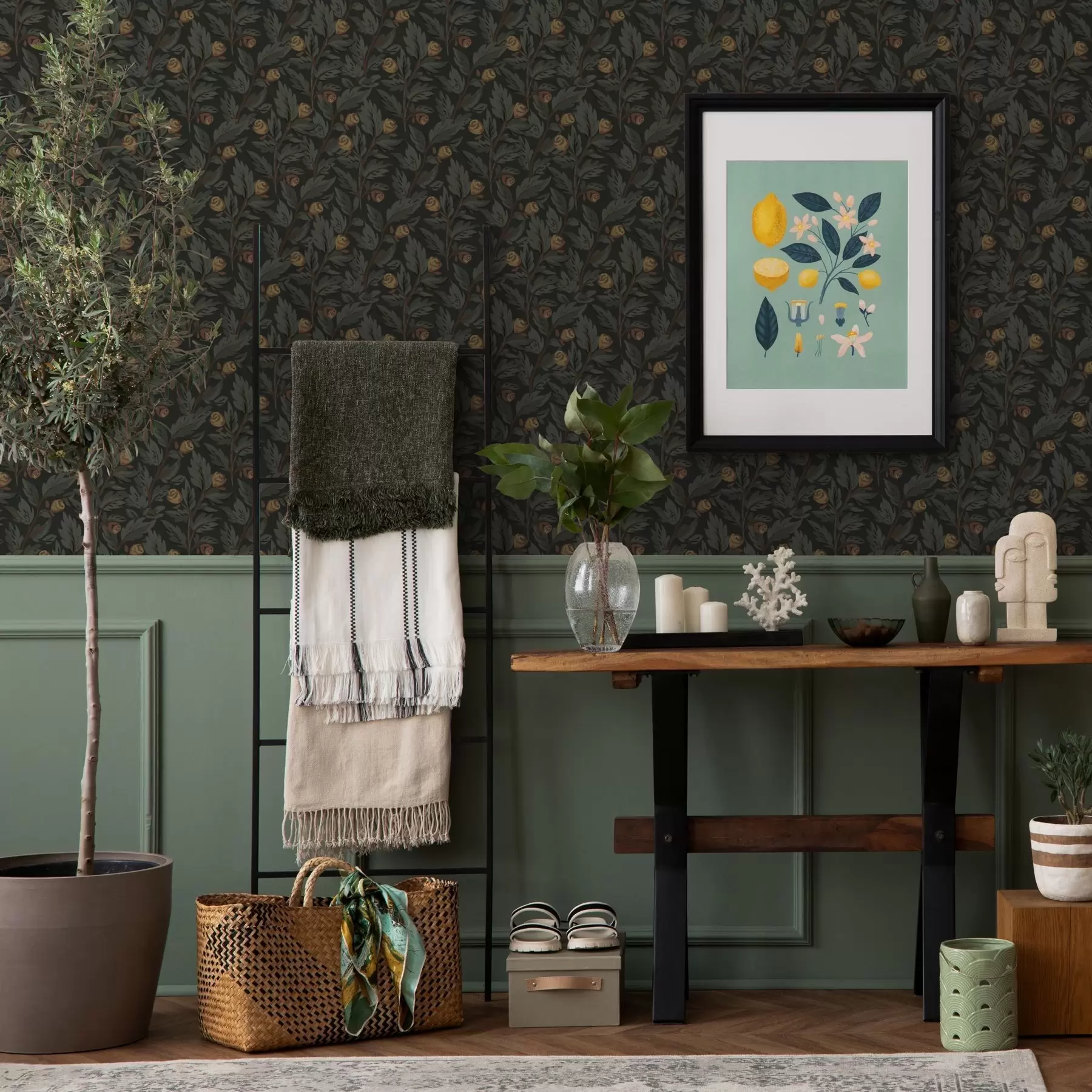 Papier peint photo Motif floral foncé avec des bourgeons et des feuilles jaunes a00598