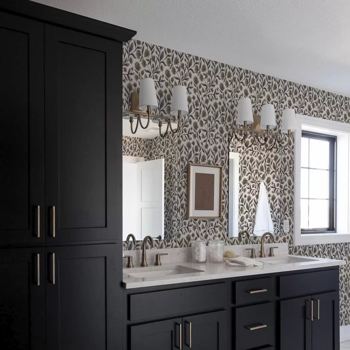 Papier peint Fleurs sauvages dans des tons gris-olive sur fond crème a00623v1