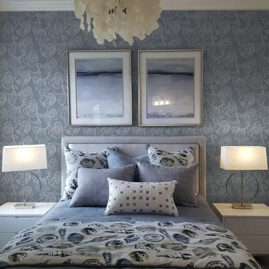 Papier peint photo Fond bleu clair avec des fleurs aux contours crayeux a00625v3