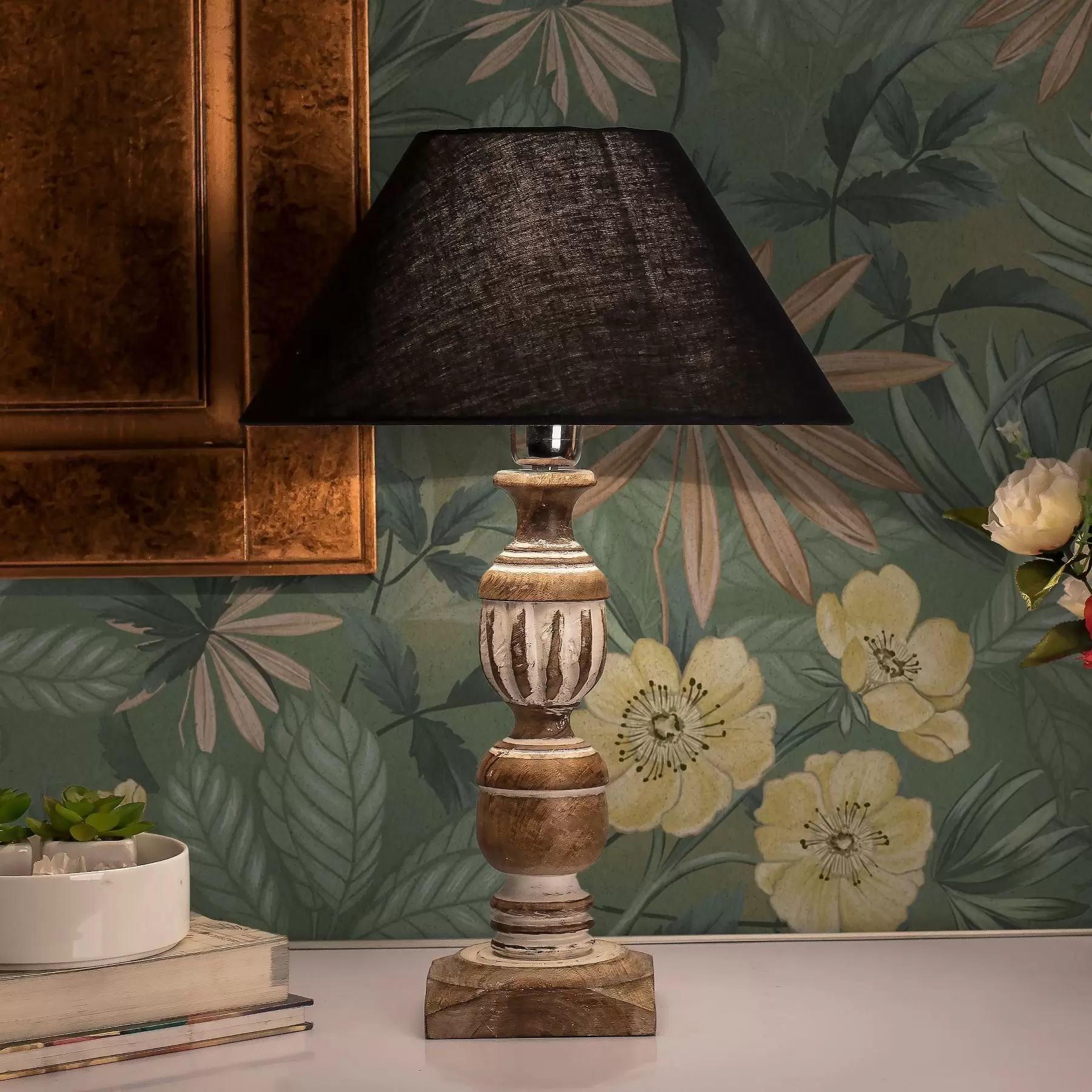 Fotobehang Gele bloemen te midden van groene bladeren a00718