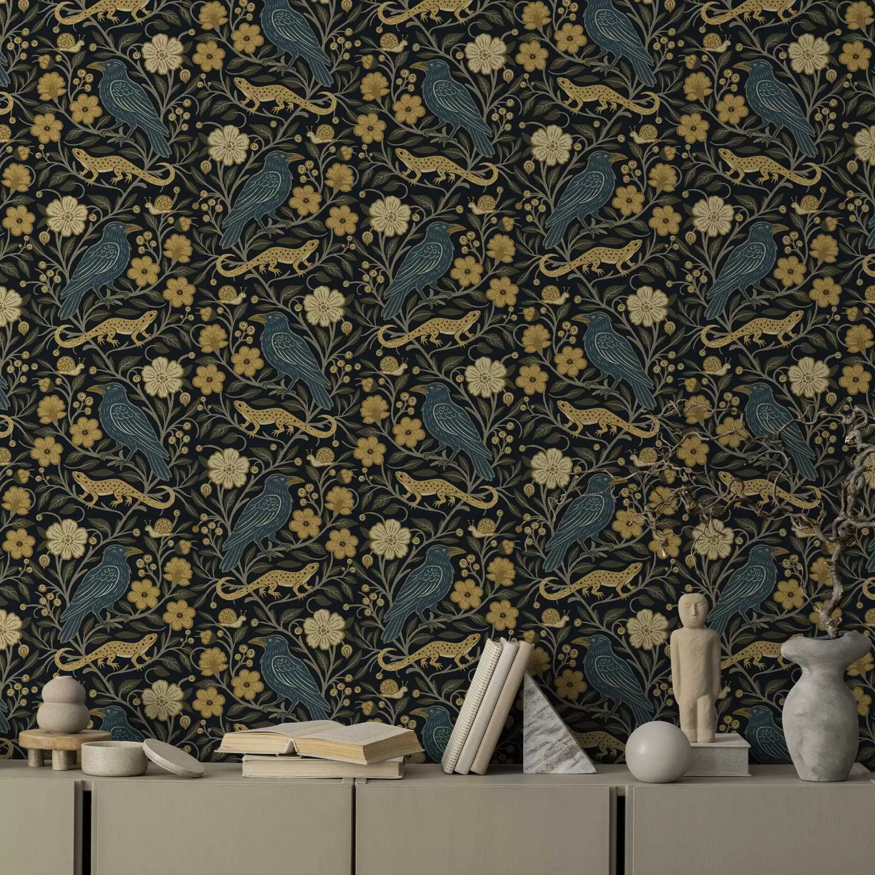 Fotobehang Vogels, hagedissen en slakken tussen bloemen op een donkere achtergrond a00691