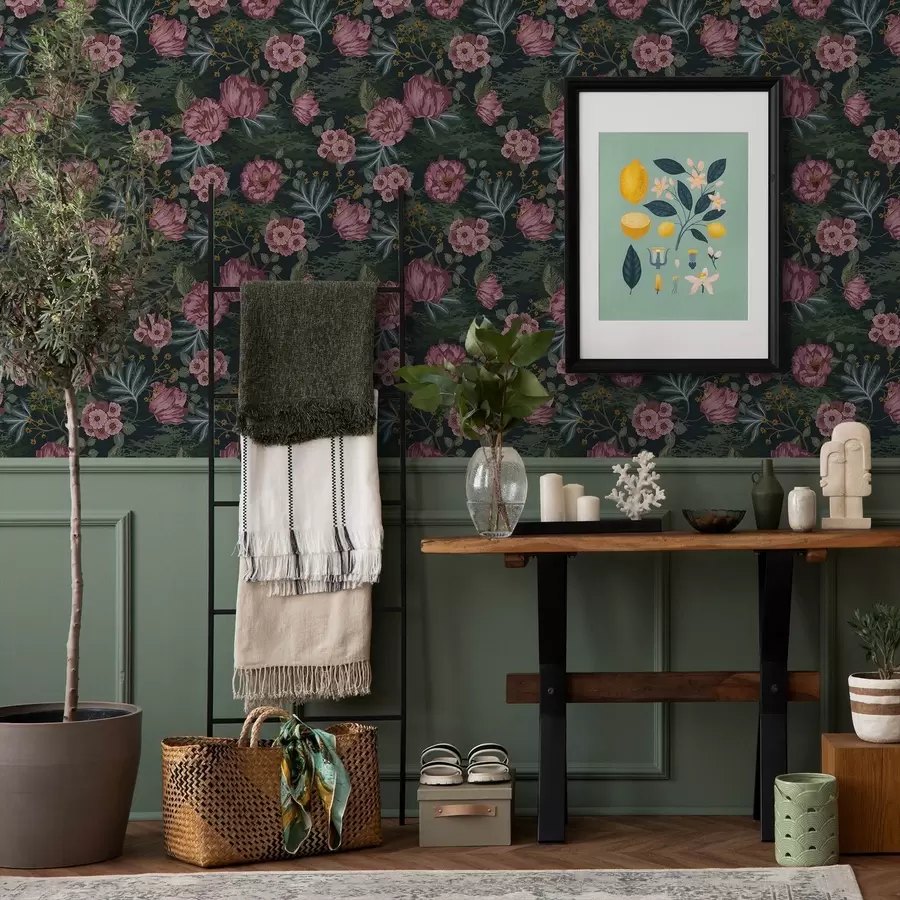 Fotobehang Donkere flora met roze bloemen en bladeren, diepe achtergrond a00724