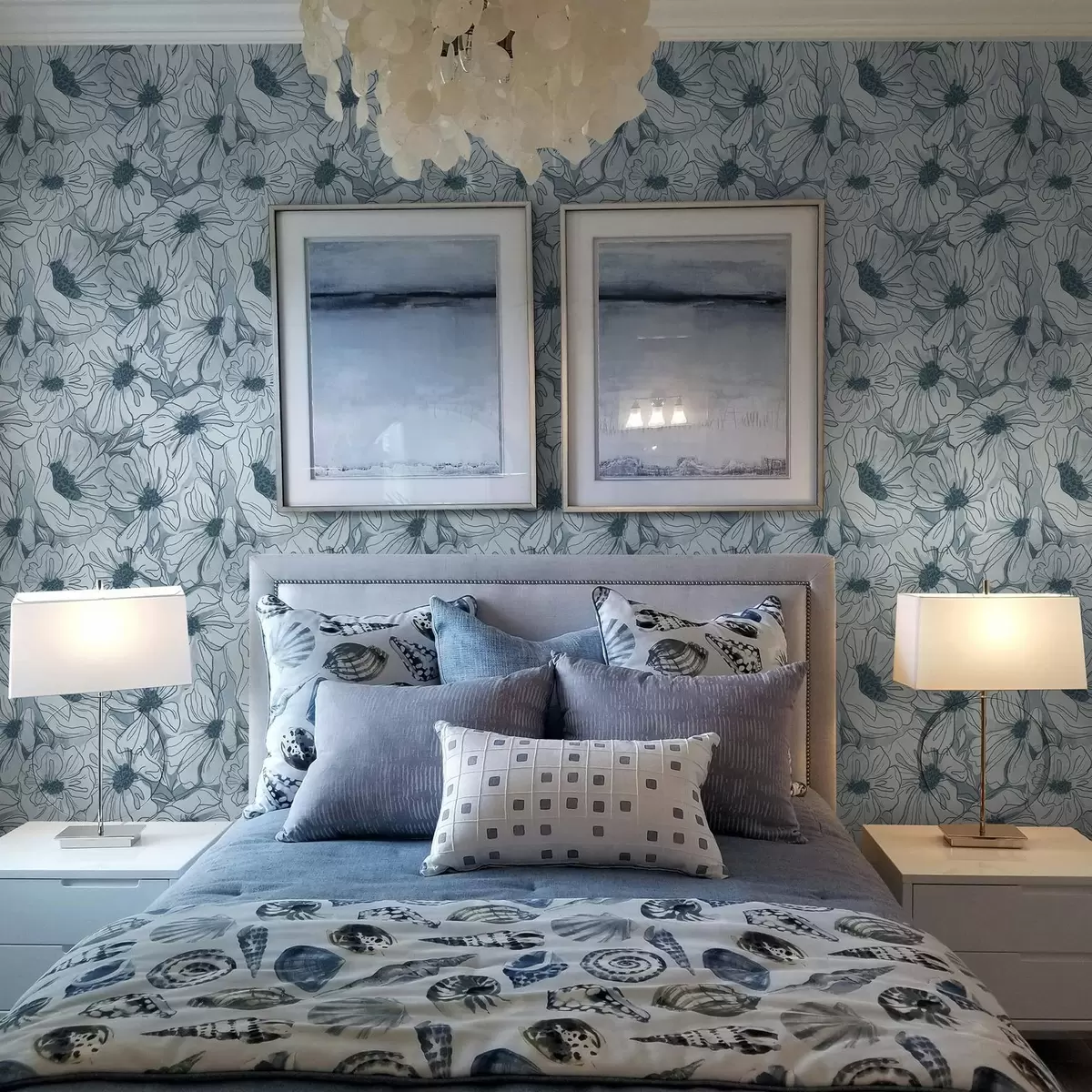 Papier peint Fleurs linéaires dans une palette gris-bleu froide a00636v2