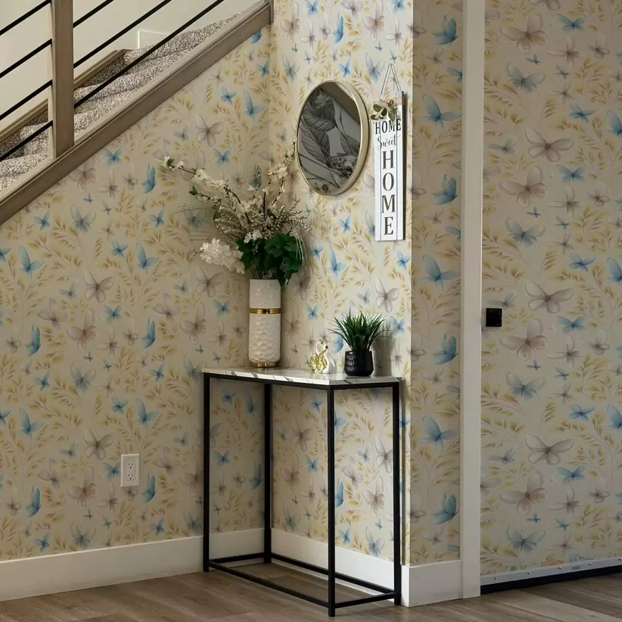 Papier peint photo Papillons légers parmi des feuilles jaunes sur un fond clair a00795