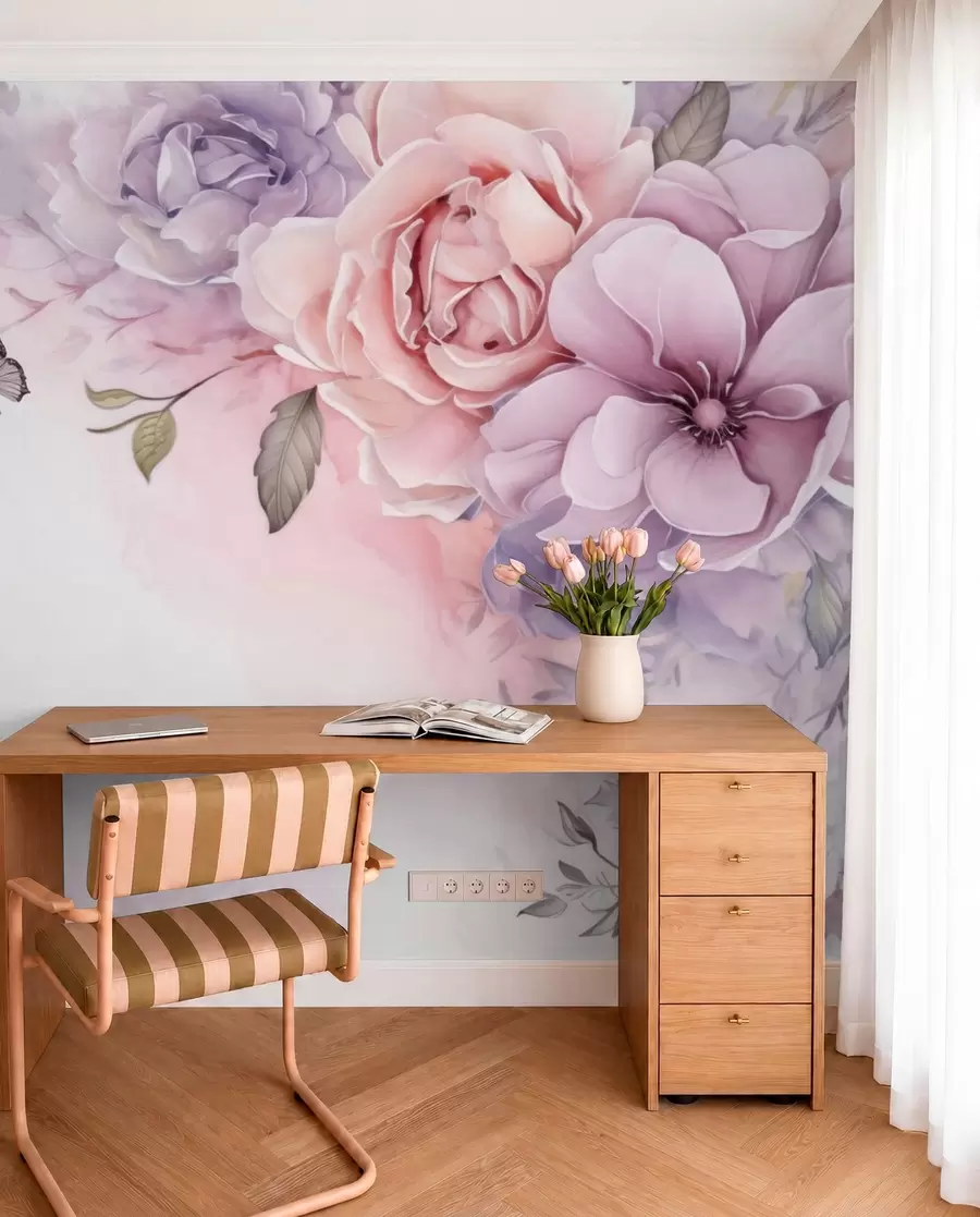 Fotobehang Delicate roze en lila bloemen met een vlinder w04711
