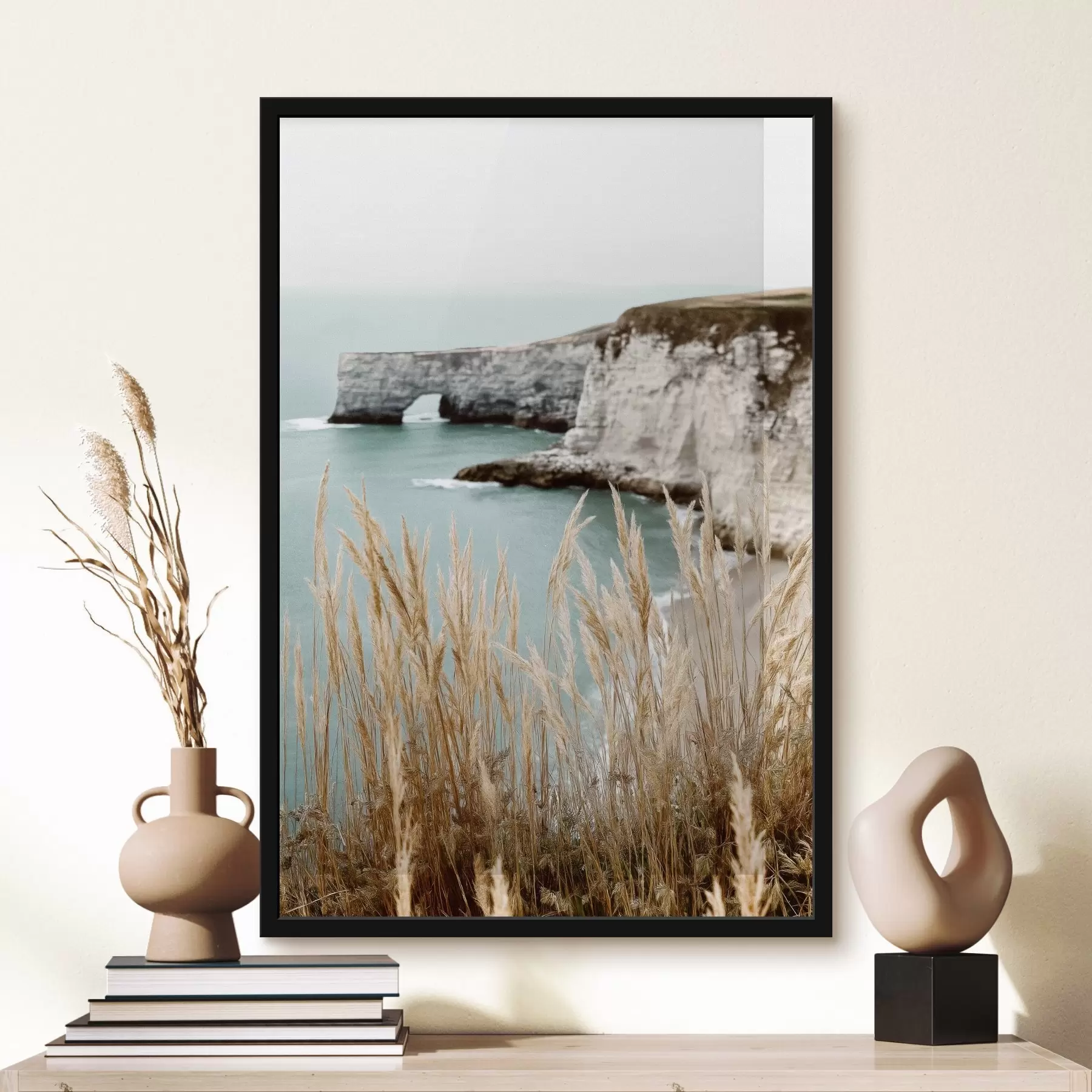 Fotobehang Kustkliffen met riet op de voorgrond f46141