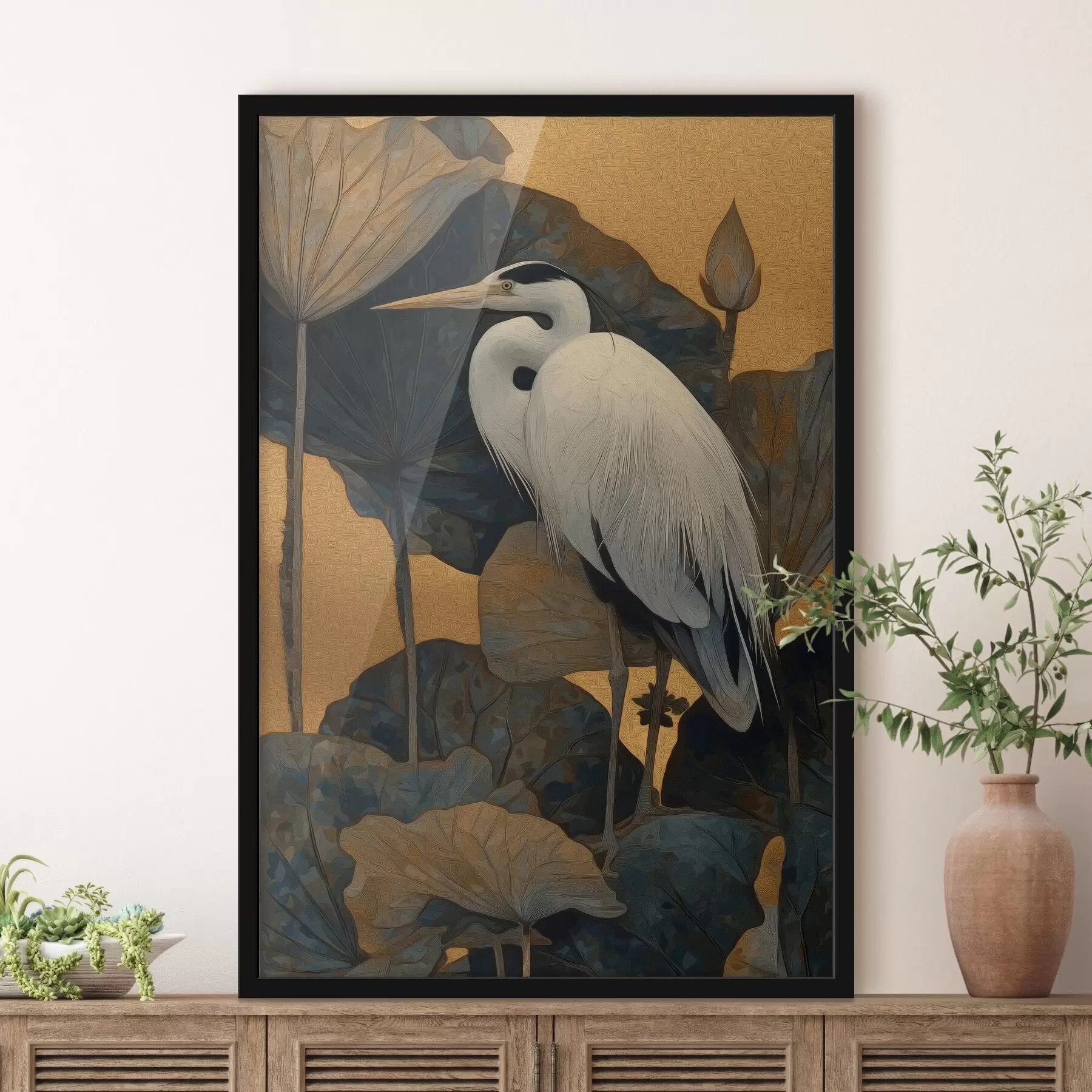 Fotobehang Witte reiger tussen grote bladeren op een warme achtergrond f46147