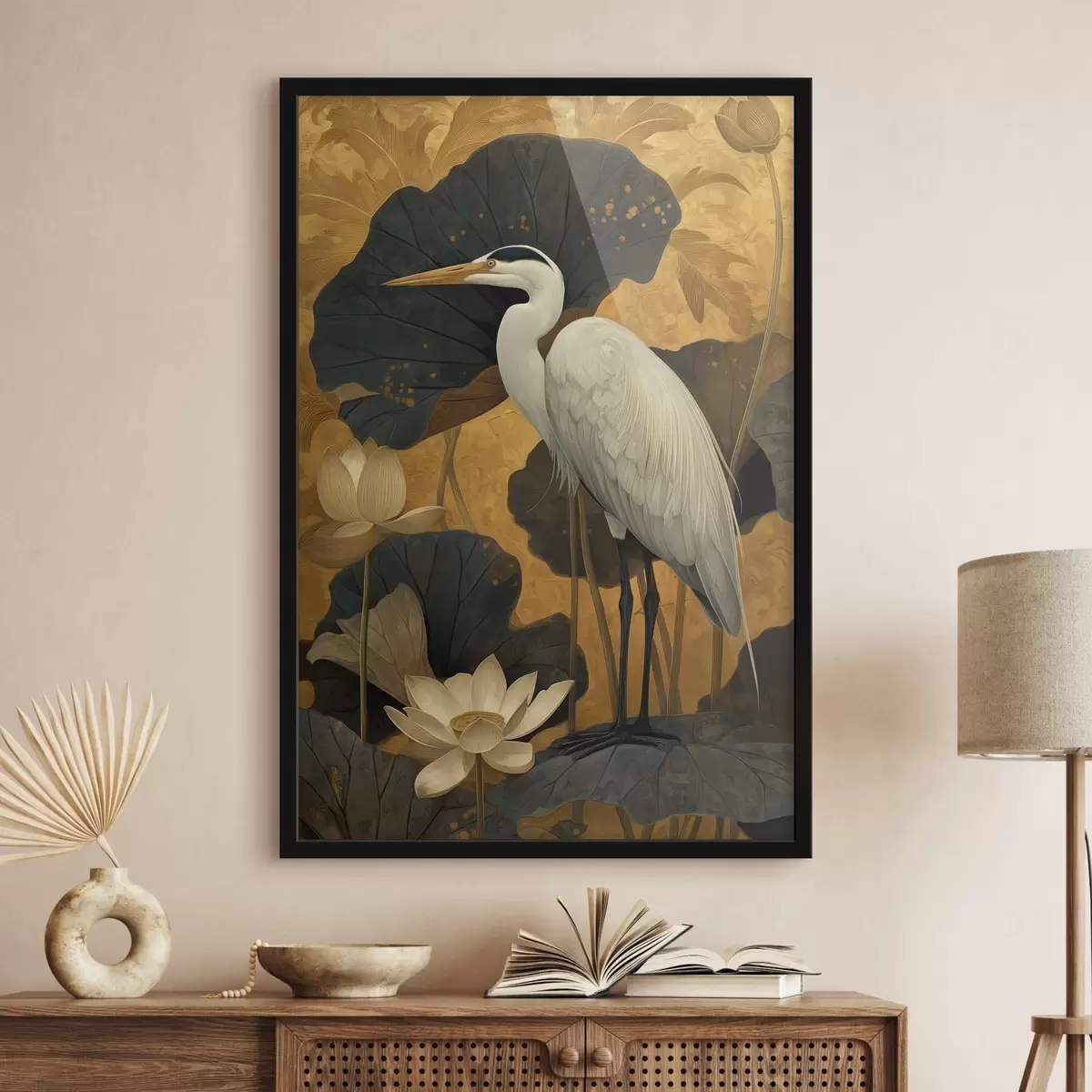Poster Reiger tussen lotusbloemen op een warme achtergrond f46148