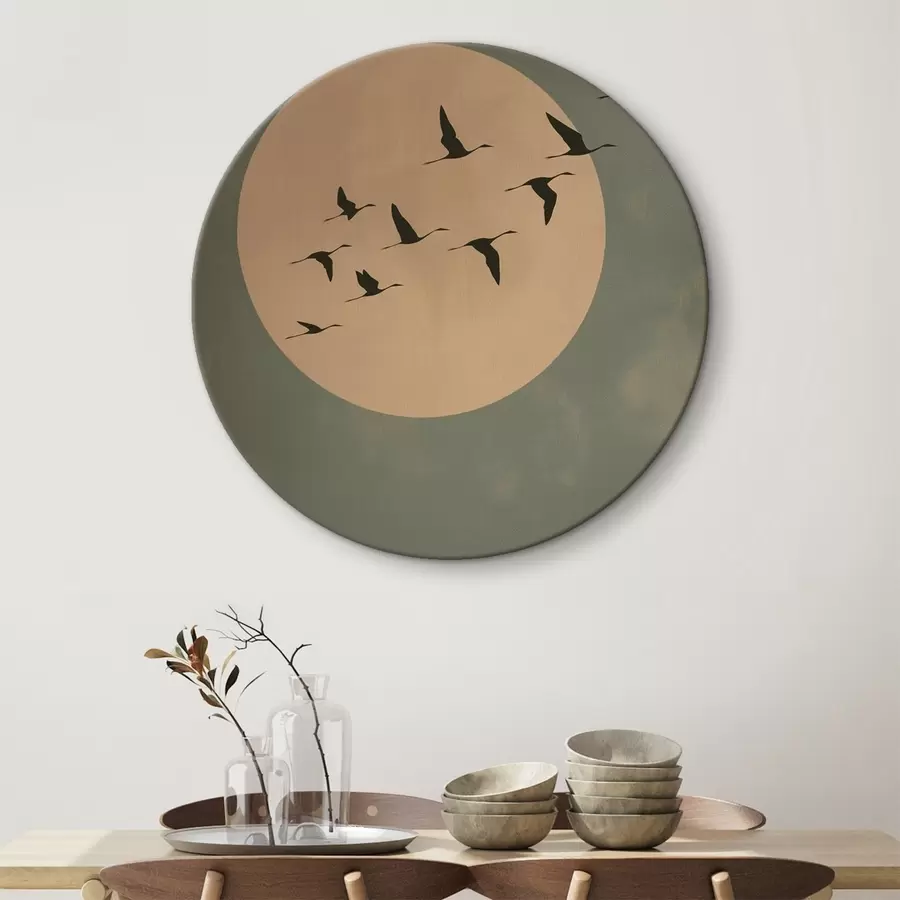  Schilderijen Een zwerm vogels die tegen een grote warme maan vliegt r46162