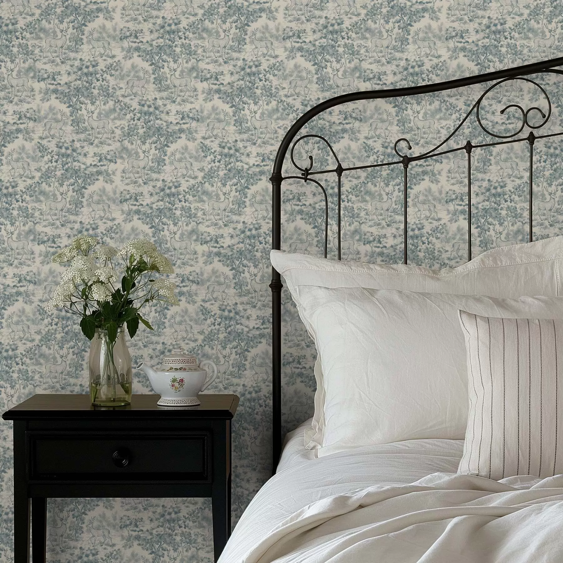 Papier peint photo Scène monochrome avec des cerfs dans la forêt a00748