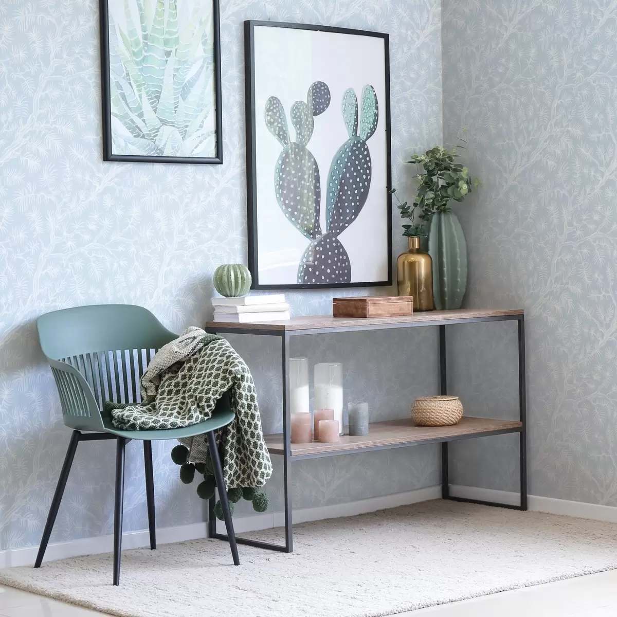 Papier peint Branches de pin dans des tons clairs sur fond bleu a00838