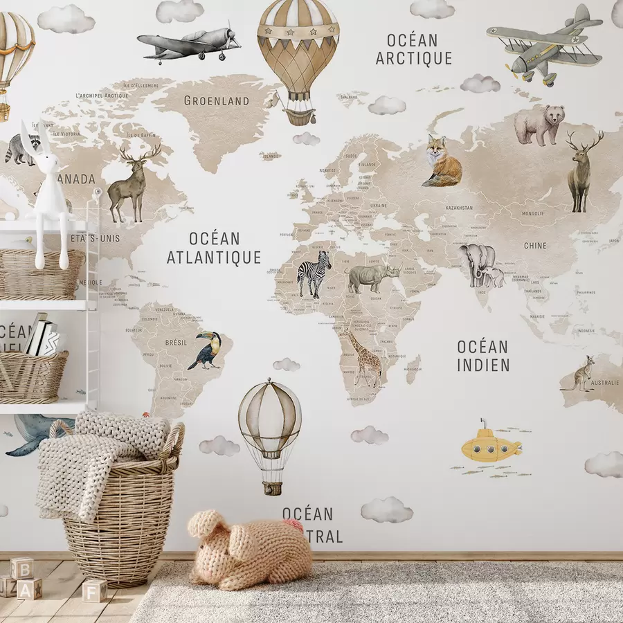 Fotobehang Waterverfachtige kaart voor kinderen met dieren en heteluchtballonnen. Franse taal. Beige kleur. c00001frv2