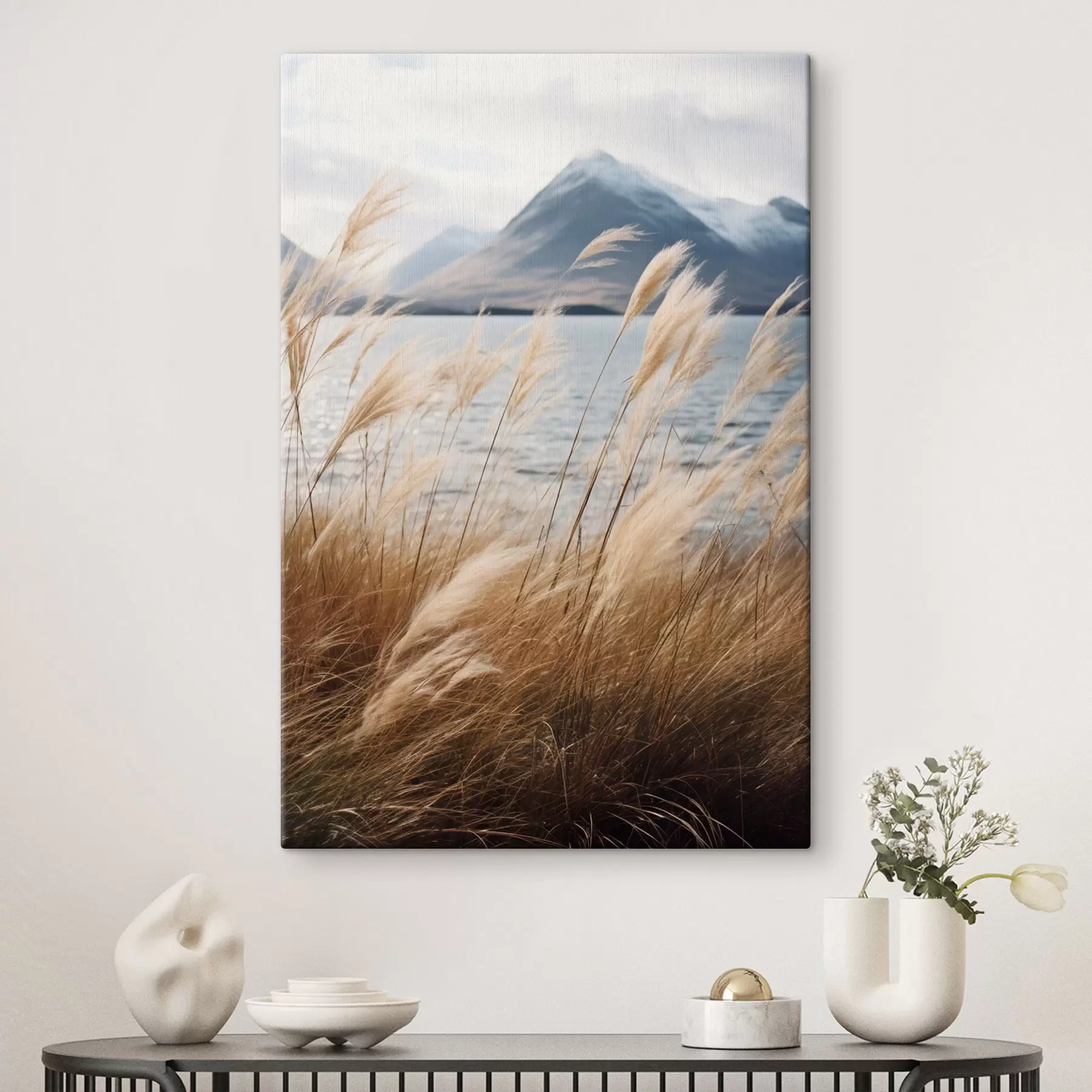  Schilderijen Pampagras met een meer en bergen op de achtergrond, zachte belichting, gedempte kleuren, naturalistische stijl s46283