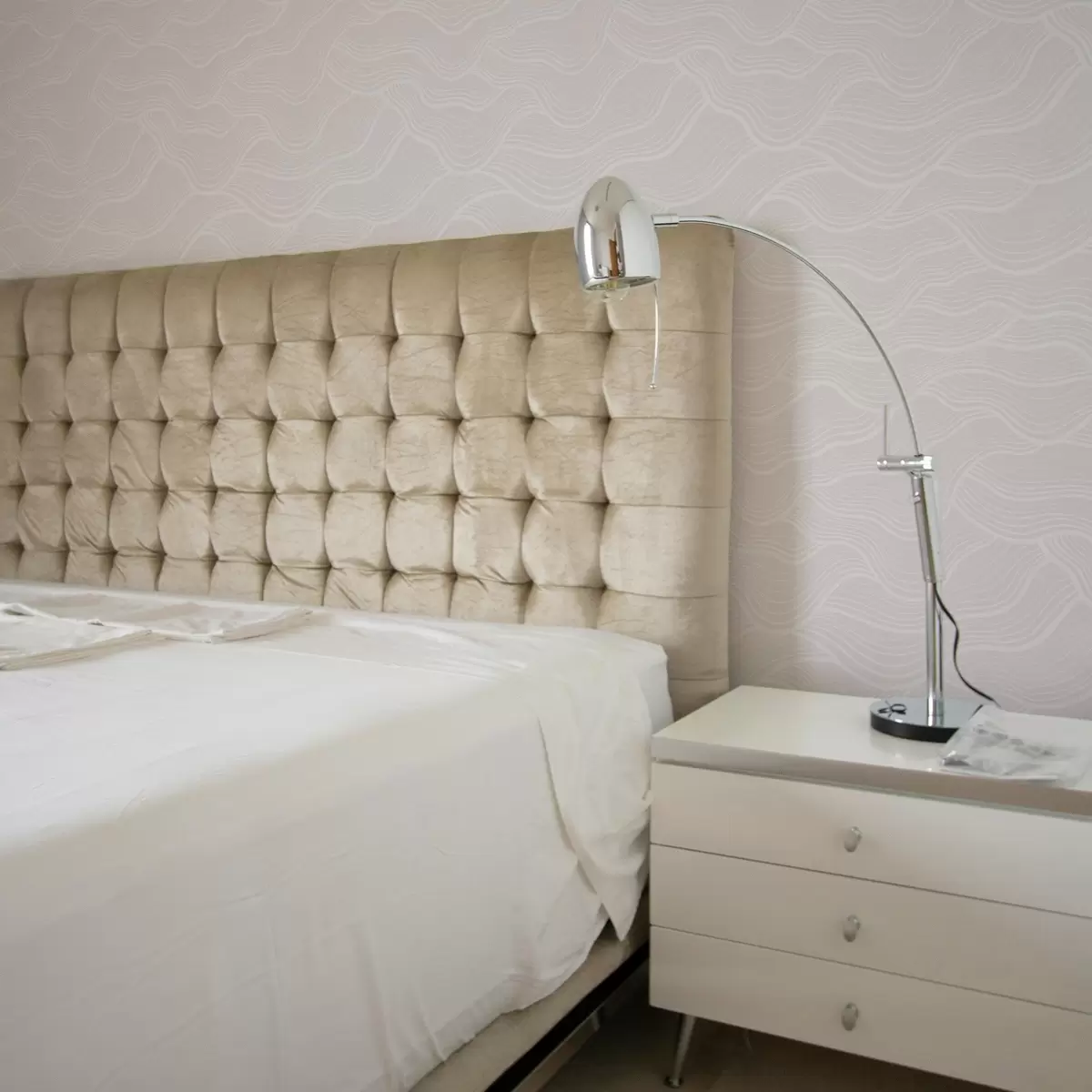 Papier peint Fond rose pastel avec lignes ondulées a00682v3