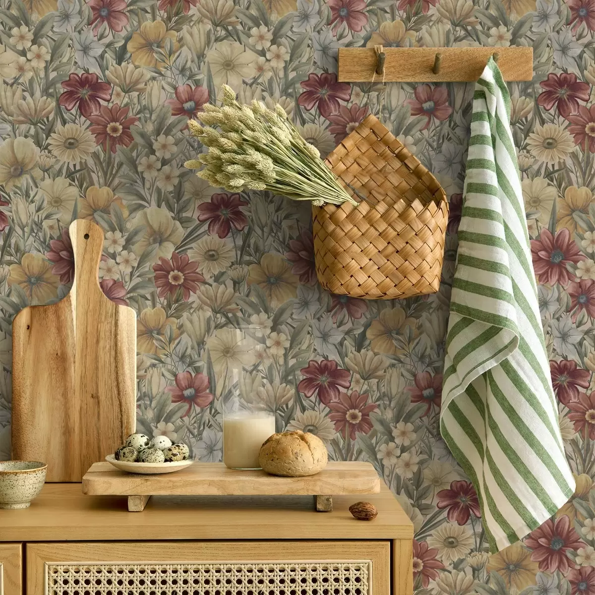 Papier peint Fleurs des champs vintage dans des tons chauds de jaune, rouge et sauge a00906