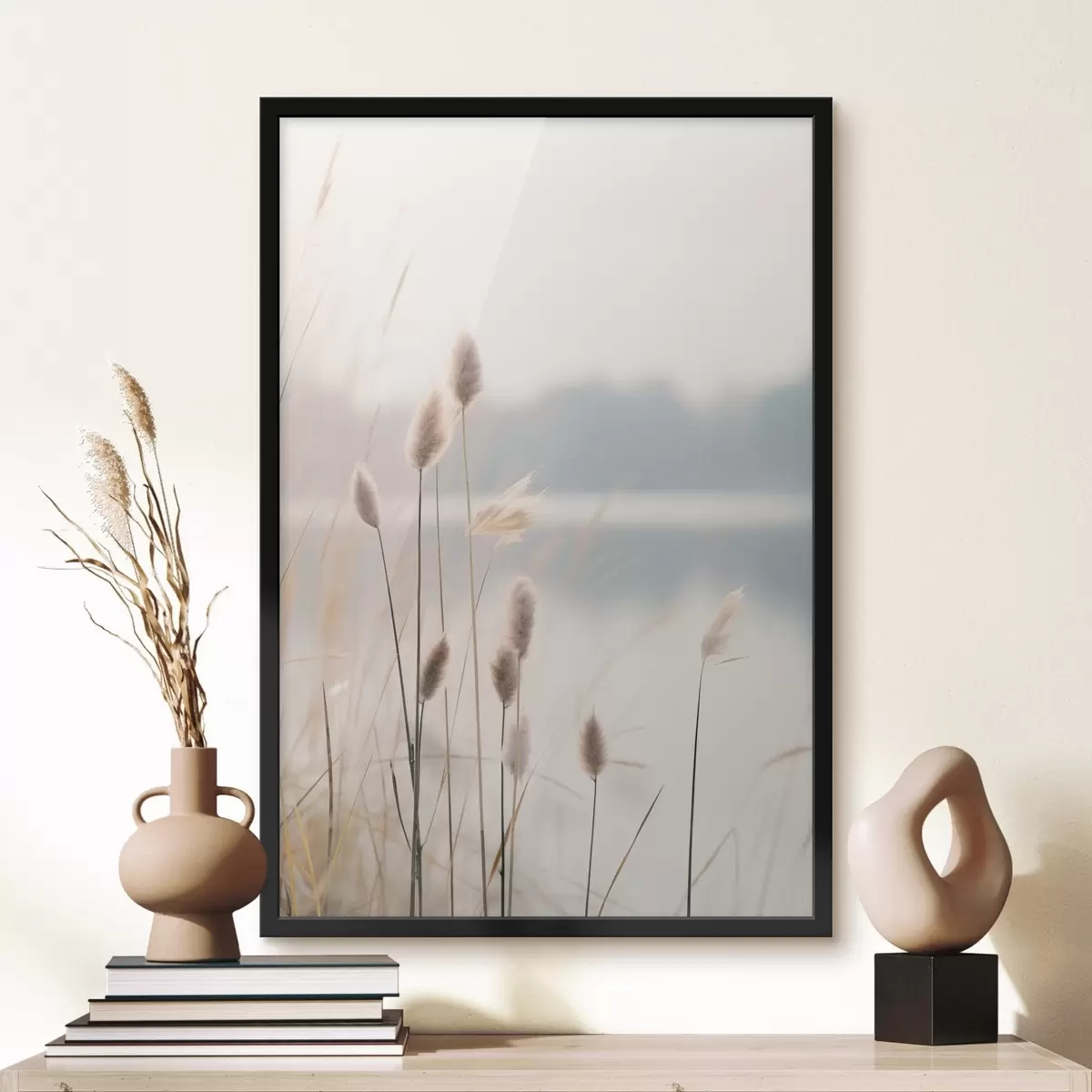 Affiche Roseaux souples au bord d'un lac brumeux, tons beiges pastel f46504