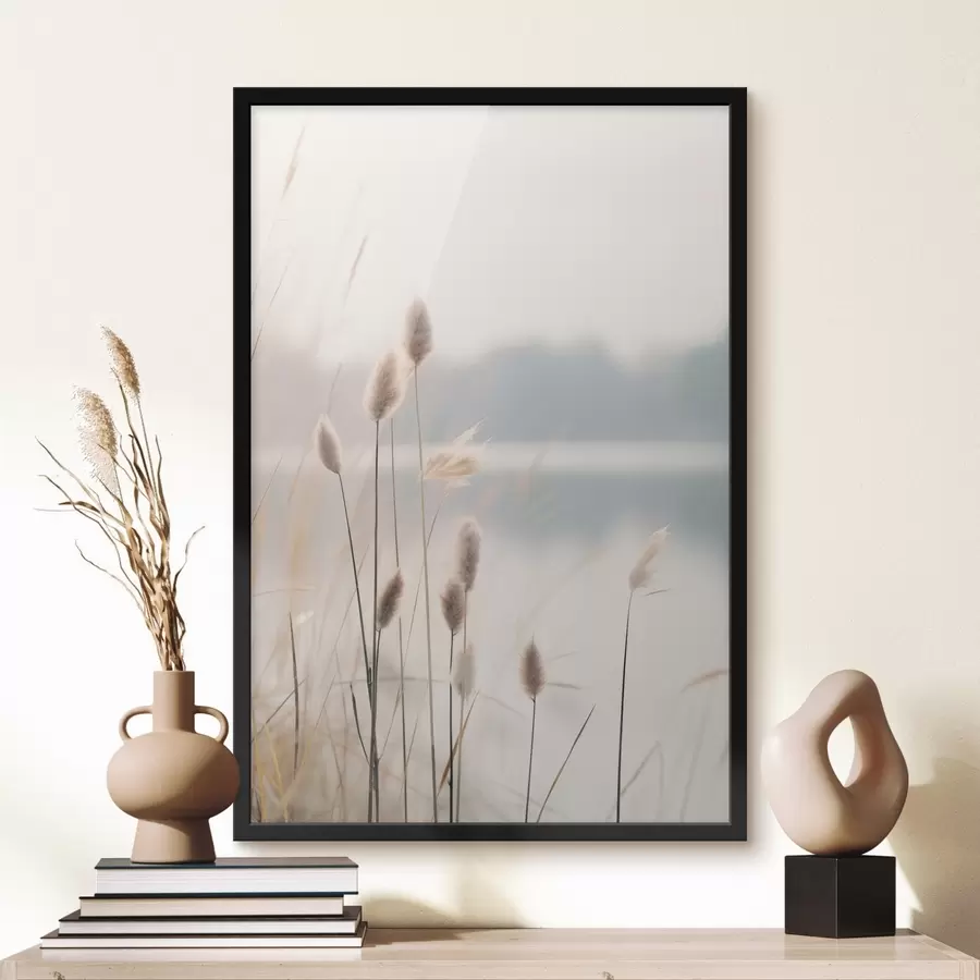Papier peint photo Roseaux souples au bord d'un lac brumeux, tons beiges pastel f46504
