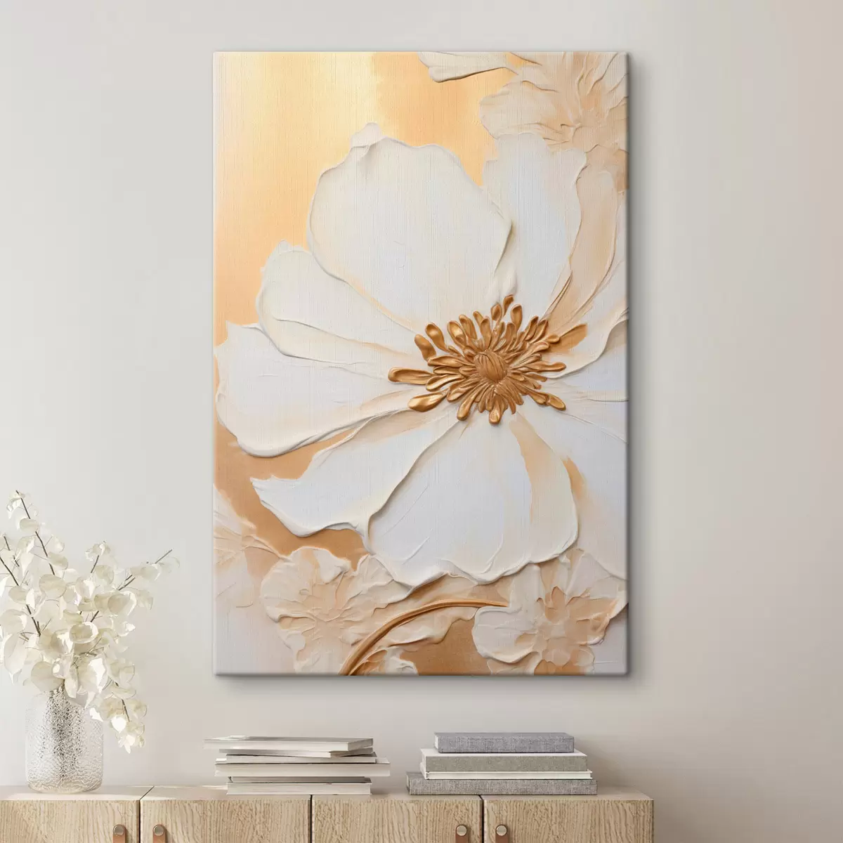  Schilderijen Witte bloem met delicate bloemblaadjes met dikke penseelstreken imitatie, op een lichtoranje gestructureerde achtergrond s46691