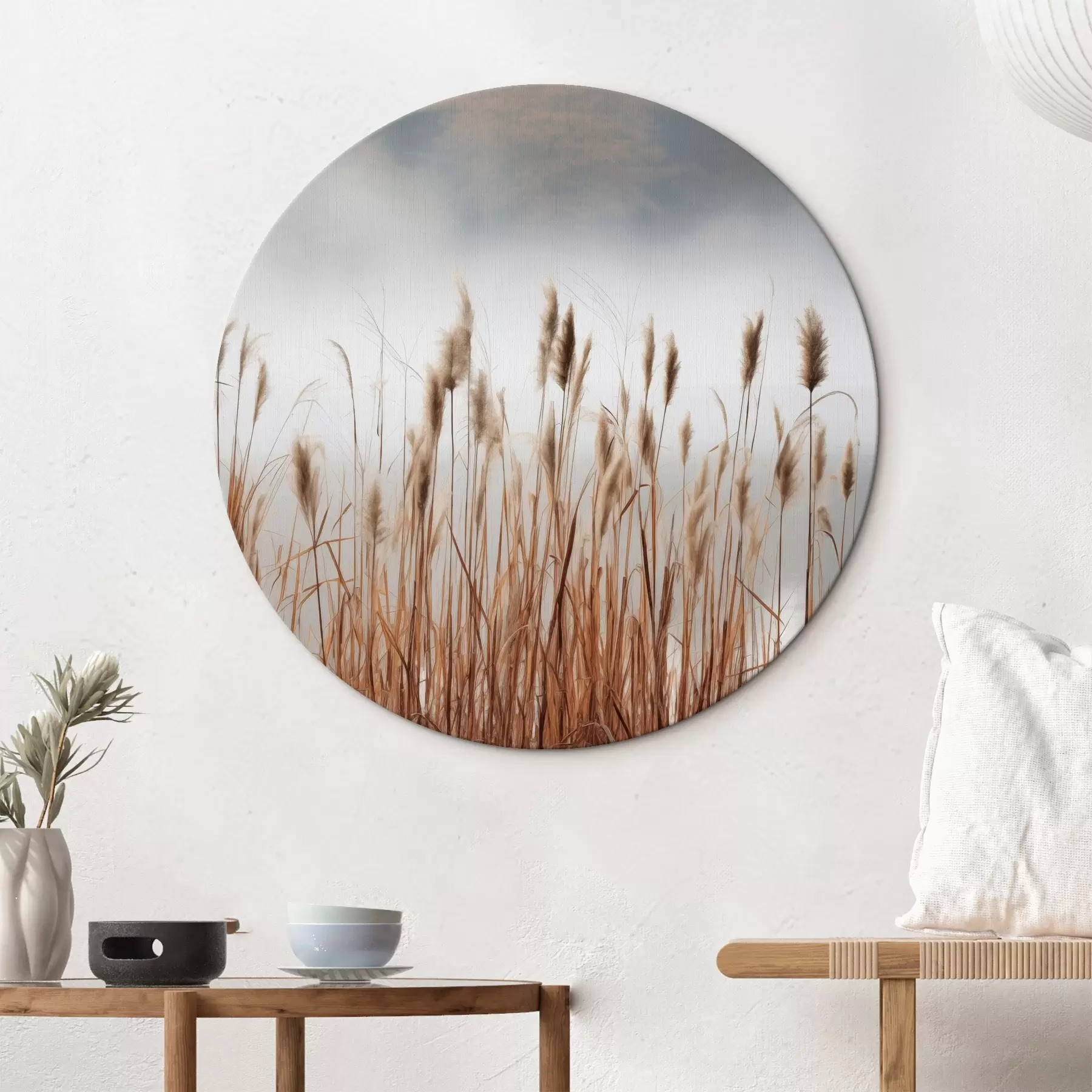  Schilderijen Hoge rietstengels groeien in een watermassa, het water weerspiegelt het riet, mistige achtergrond, zacht licht, natuurtafereel r46696