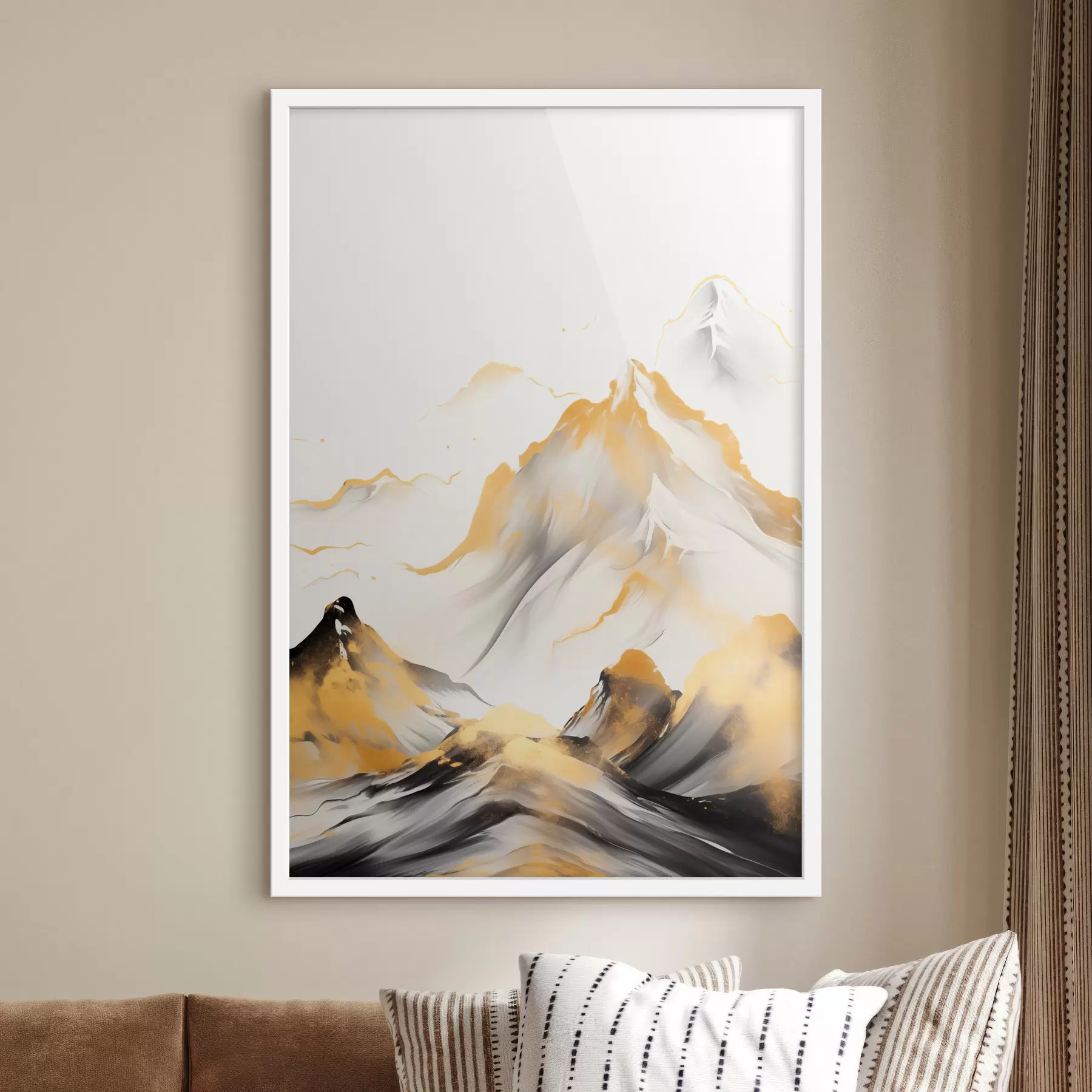 Fotobehang Getextureerde gele en zwarte bergen met besneeuwde toppen, inktwasstijl, minimalistische bergketen f46683