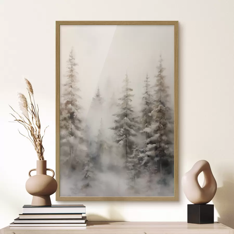 Papier peint photo De grands pins recouverts de neige, dressés dans une forêt brumeuse, une scène hivernale douce et feutrée f46701