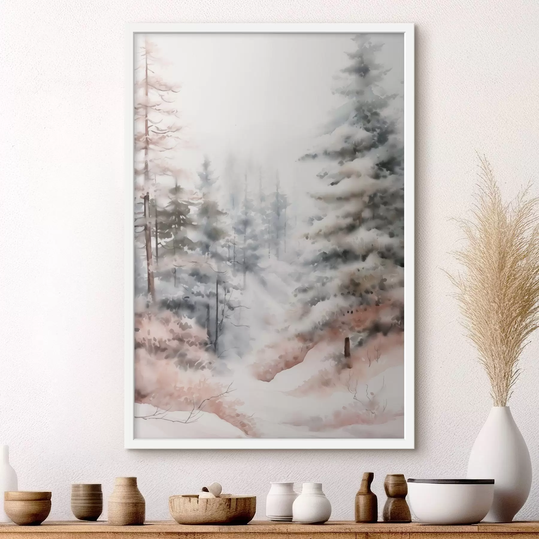 Papier peint photo De grands pins recouverts de neige, dressés dans une forêt brumeuse, une scène hivernale douce et feutrée f46702