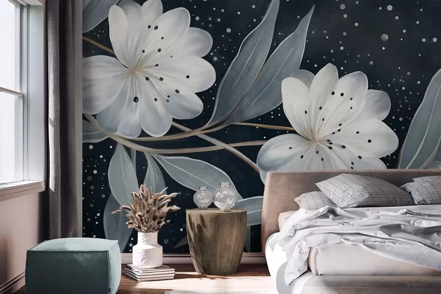 Fotobehang Fantasierijke witte bloemen met textuur, omgeven door blauwgroene bladeren en takken tegen een donkere achtergrond w09551
