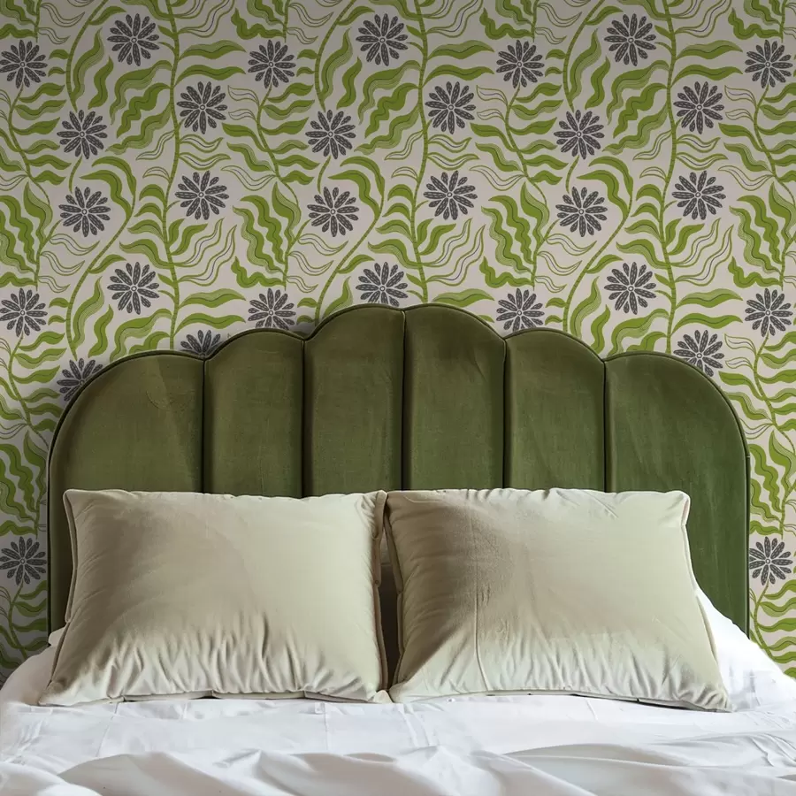 Papier peint photo Marguerites vertes espiègles aux feuilles ondulées sur fond crème a00998