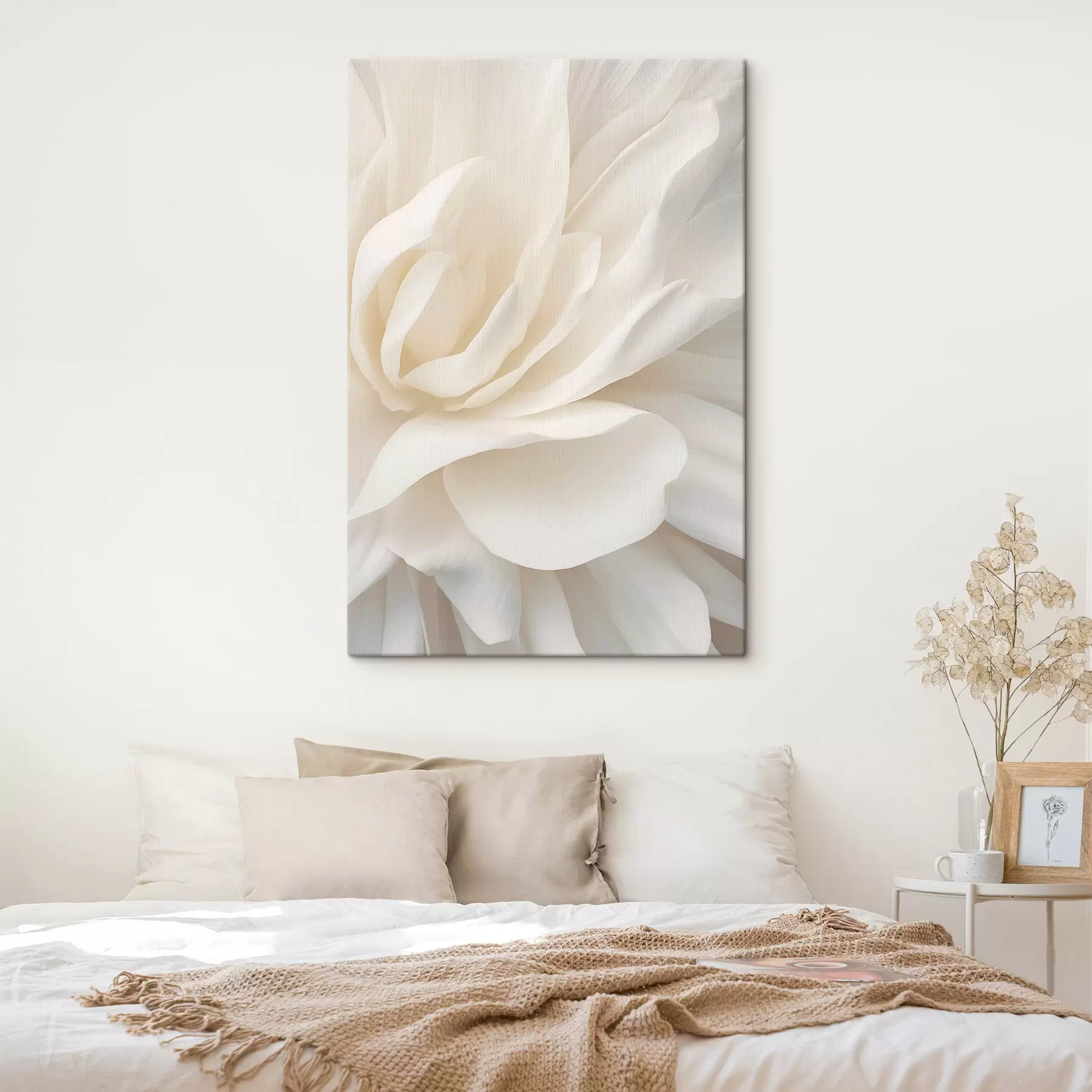  Peintures Fleur blanche abstraite aux pétales délicats et superposés, art minimaliste s47024